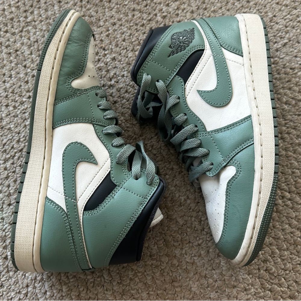 Nike WMNS Air Jordan 1 Mid Jade Smoke BQ6472-130